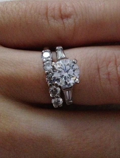 Round diamond with baguettes engagement ring and small round diamonds wedding band Vintage Solitaire Ring, Round Diamond With Baguettes, Baguette Wedding Band, Round Diamonds Wedding Band, Round Wedding Band, Gorgeous Rings, Baguette Engagement Ring, Round Engagement Rings, Oval Engagement