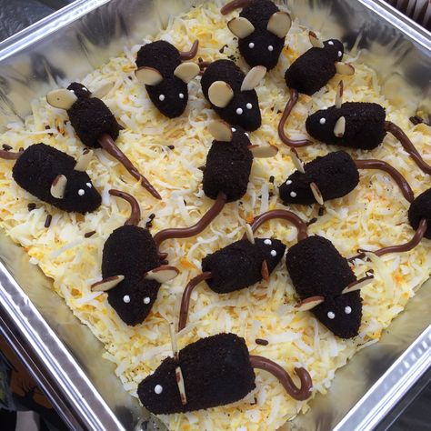 Scary Desserts For Halloween, Scary Halloween Desserts, Halloween Potluck Recipes, Scary Halloween Cookies, Halloween Potluck Ideas, Scary Desserts, Halloween Chocolate Chip Cookies, Chocolate Mice, Scary Halloween Food