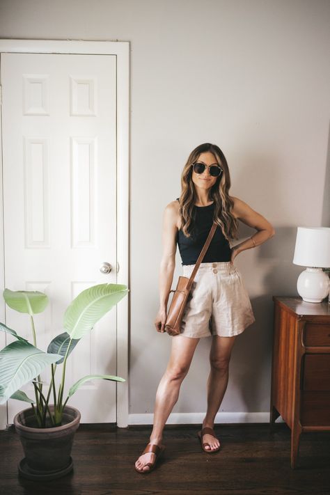 Six Summer Outfit Ideas - Stitch & Salt Travel Shorts Outfits, Summer Outfit Short Women, Socal Summer Outfits, Summer Outfits Humid Weather, Summer Outfits Linen Shorts, Simple Casual Summer Outfits, Classy Hot Weather Outfits, Neutral Summer Outfits Classy, 30s Summer Outfits Women