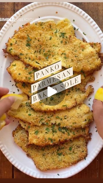 Baked Sole, Cook Fish, Seafood Entrees, Fish Recipes Healthy, Fish Dinner, Shrimp Dishes, Panko Bread Crumbs, Fun Easy Recipes, Roasted Broccoli