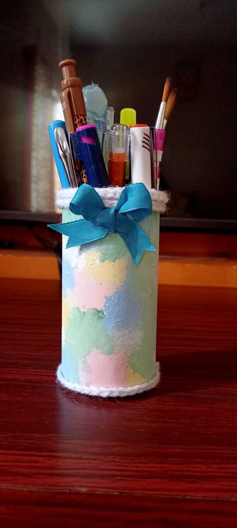 Tin can to cute pen stand☺️...hope you guys will luv this idea!!!...💫♥️ Pencil Stand Painting Ideas, Easy Pen Stand Craft, Diy Pen Stand Aesthetic, Diy Pen Stand Ideas, Pen Stand Painting Ideas, Pencil Stand Diy, Cute Pen Stand, Pen Stand Craft, Pen Stand Diy