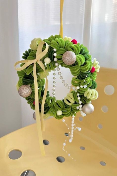 Fall Wreath Wreath Hat Faux Maple Wood Beads For Front Door Christmas Decoration Table Flower Centerpieces, Small Christmas Wreath, Purple Basket, Front Door Christmas, Wreath For Door, Front Door Christmas Decorations, Artificial Christmas Wreaths, Flower Bouquet Diy, Diy Pipe