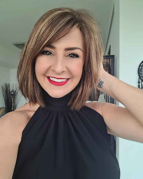 16 Cute Bob With Side Bangs You'll Want to Try in 2022 Bob With Side Bangs, Kort Bob, Tan Skin Blonde Hair, Side Bangs Hairstyles, Cute Bob, Bob Hairstyles With Bangs, Medium Bob Hairstyles, Chin Length Hair, Bob Haircut For Fine Hair