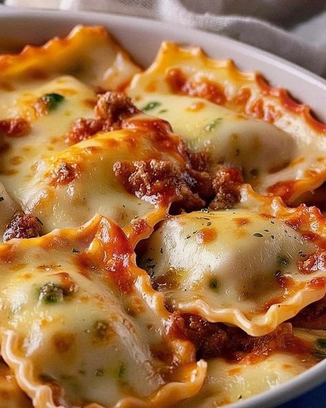 Sausage Ravioli Recipe, Million Dollar Ravioli, Sausage Ravioli, Ravioli Casserole, Ravioli Recipe, Old Recipes, Spaghetti Sauce, Noodle Recipes, Million Dollar