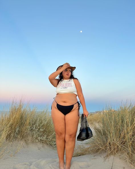 j’adore cowboys Poses For Fat Women, Midsize Outfits, Love My Body, Body Positive, Body Poses, Body Love, Women Plus Size, Pose Reference Photo, Curvy Outfits