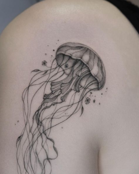 Jellyfish art for Sarah 💙 | Instagram Unique Jellyfish Tattoo, Floral Jellyfish Tattoo, Jellyfish Back Tattoo, Jelly Fish Tattoos, Jellyfish Tattoo Design, Rib Tattoo Placements, Jellyfish Illustration, 16 Tattoo, Jellyfish Tattoo