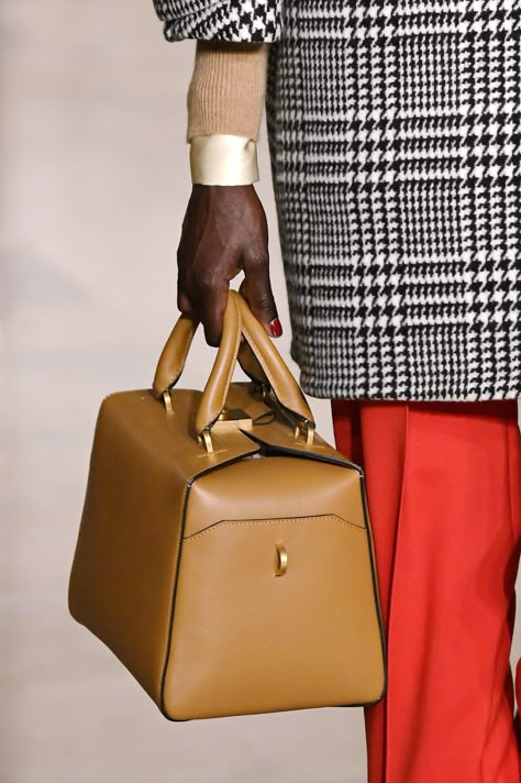 Fall Bag Trends 2020: The Double Top-Handle Tote Types Of Handbags, Handbag Trends, Bag Styles, Fall Bags, Trending Handbag, Bag Trends, Big Bags, Best Bags, Clutch Handbag