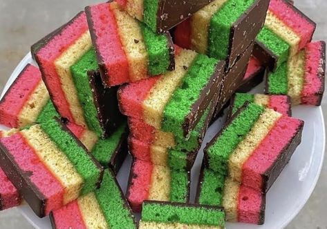 7 Layer Cookies, Rainbow Cookies Recipe, Italian Rainbow Cookies, Batch Baking, Rainbow Cookie, Almond Macaroons, Small Batch Baking, Best Holiday Cookies, Italian Cookie Recipes