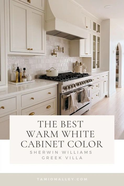 Capturing the Timeless Look: 15 Classic Kitchen Design Tips Traditional Cream Kitchen Cabinets, Sophisticated Modern Kitchen, Pearl White Kitchen Cabinets, Kitchen Cabinet Off White, 2025 Kitchen Inspiration, Off White Kitchen Cabinets With Black Hardware, Southern Style Kitchen Design, Creamy Off White Kitchen Cabinets, Traditional Kitchen Update