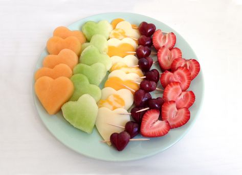 Fruit And Cheese Platter, Brunch Wedding Food, Valentines Healthy Snacks, Valentine Snack, Valentines Party Food, Diy For Beginners, Kid Lunches, Valentines Snacks, Fruit Creations