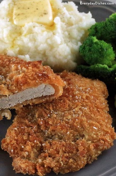 Crunchy pork cutlets recipe video Pork Cutlets Recipe, Yogurt Dots, Pork Cutlet Recipes, Personal Bio, Pork Cutlet, Diy Dish, Cutlets Recipes, Cheesy Mashed Potatoes, Pork Ham