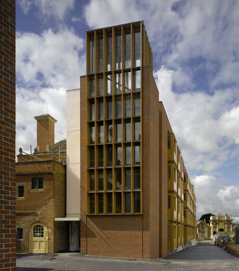 Gallery - Student Accommodation, Somerville College / Níall McLaughlin Architects - 3 Architect Student, Student Housing, Student House, Student Accommodation, Brick Architecture, Brick Facade, Amazing Buildings, Brick Design, Building Facade