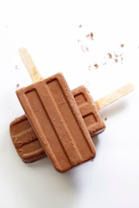 Greek Yogurt Fudgesicles - Recipe Runner Greek Yogurt Popsicles, Fudgesicle Recipe, Cheesecake Yogurt, Yogurt Popsicle Recipes, Recipe Runner, Frozen Greek Yogurt, Excited For Summer, Ice Cream Popsicle, Yogurt Pops