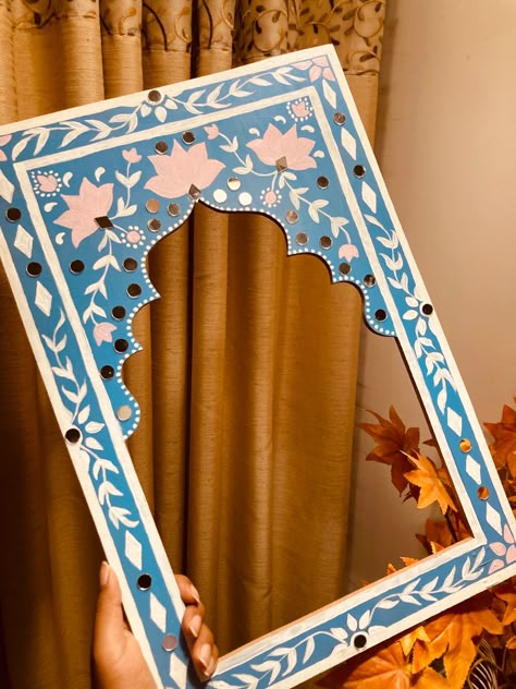 Diy Window Mirror Wall Decor, Jarokha Design Diy, Jharokha Lippan Art, Jarokha Art, Jharoka Mirror, Jharoka Painting, Painted Mirror Art, Mosaic Art Diy, Ganpati Decoration Design