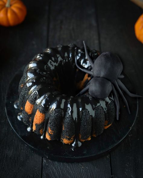 Chocolate Pumpkin Bundt Cake - Peaches 2 Peaches Moist Dark Chocolate Cake, Black Cake Recipe, Dark Cake, Candy Corn Recipe, Marbled Chocolate, Pumpkin Bundt, Easy Bundt Cake, Pumpkin Bundt Cake, Pumpkin Eater