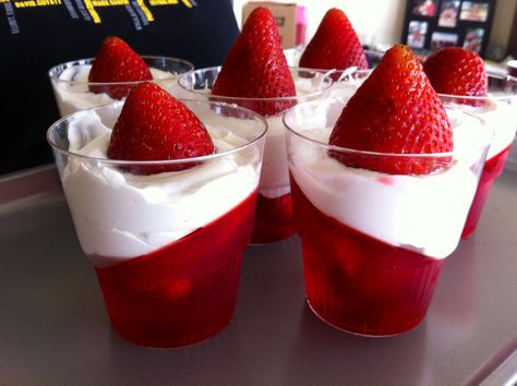 Strawberries, jello and cool whip! Jello Dessert Cups, Jello And Cool Whip, Red Velvet Pudding, Jello Dessert, Jello Cups, Pudding Cup, Strawberry Jello, Pudding Cups, Fun Foods