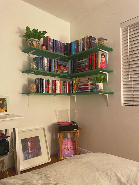 Bedrooms With Shelves, Aesthetic Room Shelves, Small Room Shelving Ideas, Shelf Ideas For Bedroom, Book Shelves In Bedroom, Aesthetic Shelves, Green Bookshelf, Room Full Of Books, Book Corner Ideas Bedroom