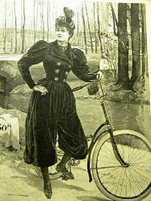 1890-1910 young lady with bicycle, notice what looks like bloomers. Amelia Bloomer, Tweed Ride, Cycling Suit, Elizabeth Smith, 1890s Fashion, Velo Vintage, Victorian Dolls, Old Fashion, Edwardian Era