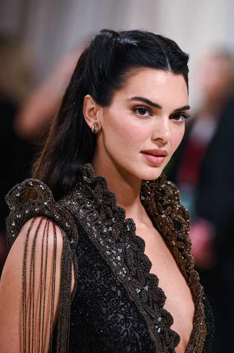 The 2024 Met Gala Celebrating "Sleeping Beauties: Reawakening Fashion" at The Metropolitan Museum of Art on May 06, 2024 in New York City. Kendall Jenner Hair Red Carpet, Kendall Jenner Met Gala 2024, Red Carpet Hairstyles, Reawakening Fashion, Kendall Jenner Met Gala, Kendall Jenner Hair, Kendall Jenner Face, Kendall Jenner Icons, Short Hair Updo Tutorial