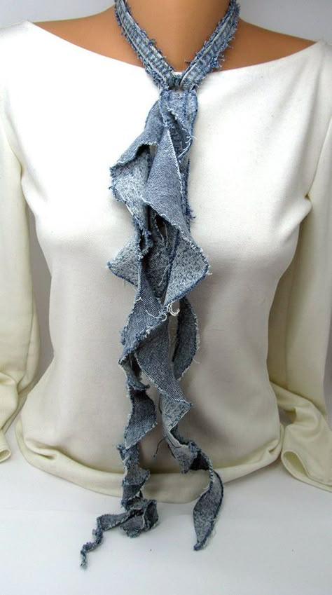 Denim Necklace, Artisanats Denim, Jean Diy, Denim Choker, Denim Diy Clothes, Jeans Jewelry, Denim Earrings, Moda Denim, Blue Jeans Crafts