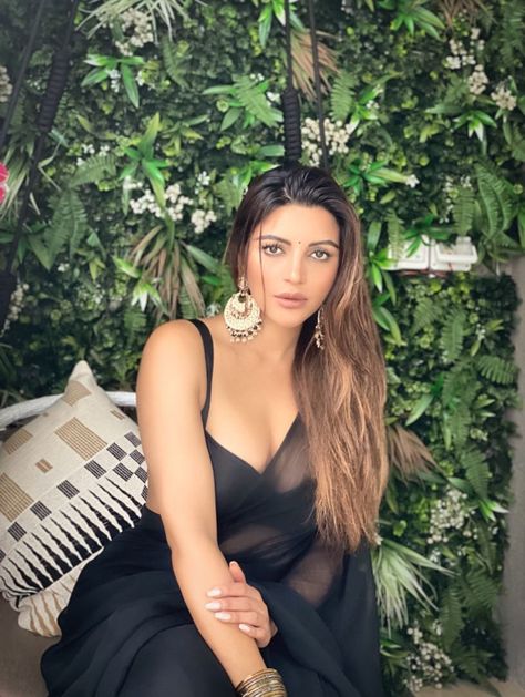 Husband Affair, Shama Sikander, Designer Sarees Collection, Black Saree, Latest Fashion Design, Latest Instagram, Stylish Sarees, Designer Sarees, Indian Beauty Saree