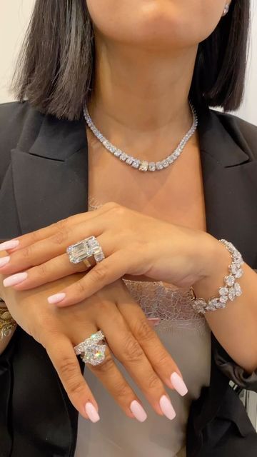 CHAMPAGNE GEM®️by Bebe Bakhshi on Instagram: "dripping in exceptional diamonds from @kwiatdiamonds here at @centurionjewelry! with over 100-carats of magnificent diamonds from KWIAT cushion in the graduating necklace and engagement ring to sensational multi-shaped bracelet and emerald-cut diamond ring, this is the most stunning look for #MyLoveAffairWithDiamonds! <> #CushionCrush #CushionCut #Bridal #EmeraldCut #Fire #ExceptionalEmerald #Brilliance #Scintillation #Sparkle #EngagementRing #Neckla Graduated Engagement Ring, Big Diamond Engagement Rings, Emerald Cut Ring, Future Engagement Rings, Big Diamond, Emerald Cut Diamond, Classy Jewelry, Fancy Jewellery, Jewelry Lookbook