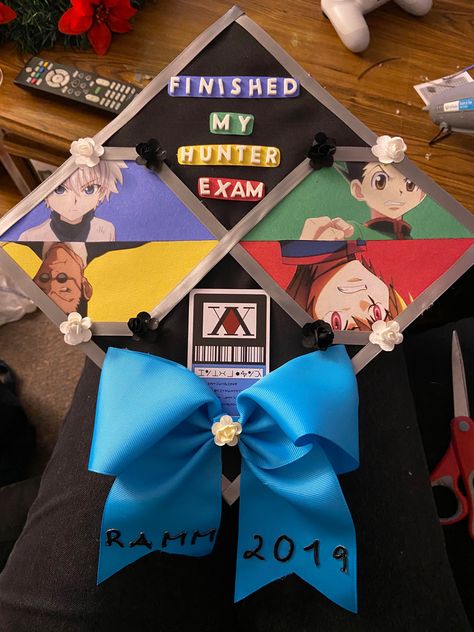 Graduation Cap With Pictures, Anime Graduation Cap, Anime Graduation, High School Graduation Cap Designs, Graduation Hat Designs, Graduation Cap Ideas, College Grad Cap Ideas, Graduation Cap Decoration Diy, High School Graduation Cap