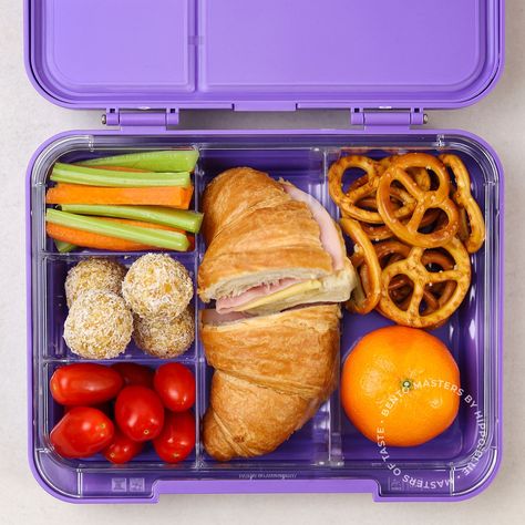 Unveiling our Bento Box of the week! 🏆🍱 Today's star is a scrumptious ham and cheese croissant 🥐 that's sure to make lunchtime the best time of the day. But that's not all! Fresh cherry tomatoes 🍅, crunchy carrot and celery sticks 🥕, some apricot bliss balls for a touch of sweetness 🍑, and of course, everyone's favourite - pretzels for a tasty crunch! 🥨 And what's a bento box without some fruity fun? We've added a mandarin 🍊 to give your kids that zesty burst of flavour and vitamin C. Bento Box Snacks For Kids, Thanksgiving Bento Box Ideas, Omie Box Lunch Ideas Kids, Lunch Box Snacks For Kids, Breakfast Bento Box Ideas, Bento Box Breakfast, Kid Lunch Box Ideas, Bento Box Ideas For Kids, Pack Lunch Ideas