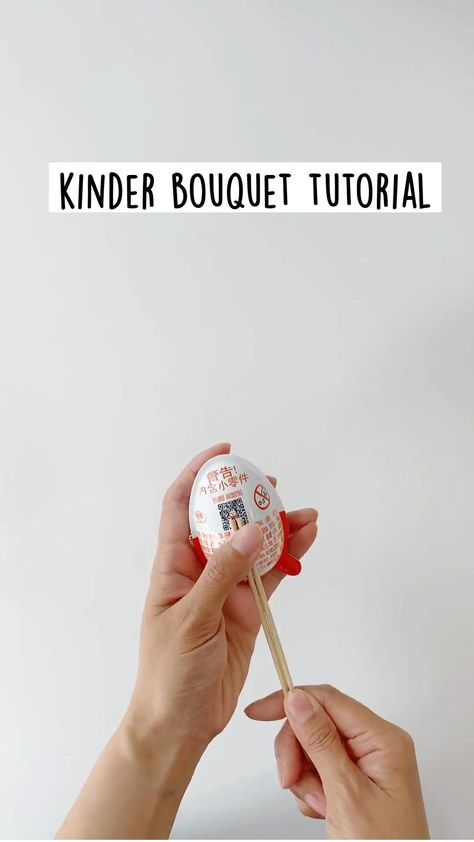 Kinderjoy Bouquet, Tutorial Buket Snack, Snack Bouquet Diy, Small Chocolate Bouquet, Snack Bouquet Ideas, Tutorial Buket, Snack Bouquet, Bucket Gifts, Florist Tools