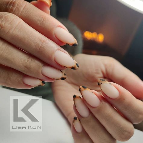 Lisa Kon.Official page. on Instagram: “Guess, for whom I did this set? I used: #lkbuildergel02 #lkmattetopcoat #lk075 Peru #lk054 caramel #lk027 black #lknailartbrush…” Lisa Kon Nails, Kourtney Kardashian Nails, Kardashian Nails, Leopard Print Nails, Print Nails, Heart Nails, Miranda Kerr, Kourtney Kardashian, Kendall Jenner