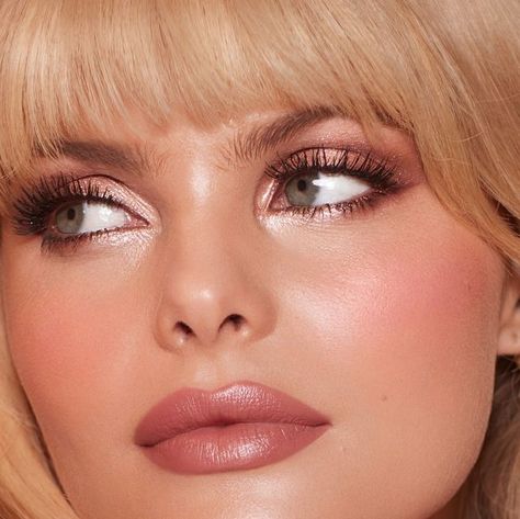 Pillow Talk Wedding Makeup, Charlotte Tilbury Pink Pop, Pillowtalk Makeup Look, Pillow Talk Bridal Makeup, Wedding Makeup Charlotte Tilbury, Makeup Look With Pink Dress, Charlotte Tilbury Campaign, Peach Blush Makeup Look, Pink Wedding Make Up