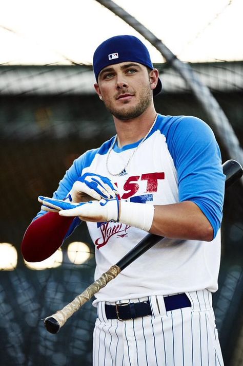 Kris Bryant ... he has got to be the HOTTEST Chicago Cubs player ever! Chris Bryant, Cubs Poster, Hot Baseball Players, Chicago Sports Teams, Mlb Postseason, Cubs Win, Go Cubs Go, Kris Bryant, Baseball Guys