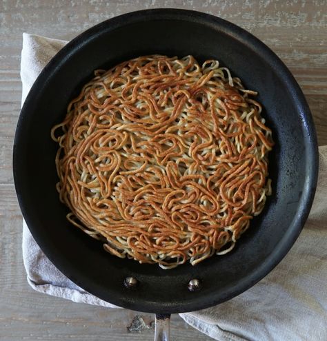 Crispy Chow Mein, Noodles Video, Take Out Recipes, Lemongrass Pork, Fried Ramen, Fried Noodles Recipe, Pan Fried Noodles, Crispy Noodles, Chinese Take Out