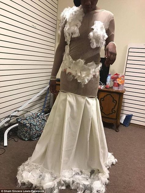 Mom slams designer who 'made her teen daughter an inappropriate dress' #dailymail Ugliest Wedding Dress Funny, Ugly Prom Dress, Worst Prom Dresses, Wedding Dress Fails, Prom Dress Fails, Chinese Prom Dress, Ugly Wedding Dress, Worst Wedding Dress, Ugly Dresses