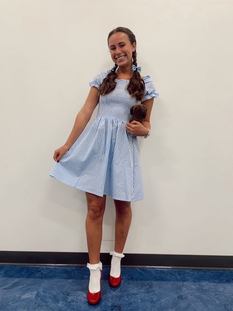 DIY Halloween costume Tracy Turnblad Costume, Tracy Turnblad, Dorothy Costume, Diy Halloween Costume, Diy Halloween, Halloween Diy, Halloween Costume, Shoe Laces, Halloween Costumes