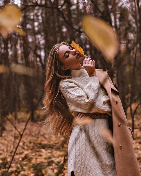 Autumn Photography Portrait, Fall Shoot, Fall Portraits, Outdoor Portrait, Shotting Photo, Photographie Portrait Inspiration, Model Poses Photography, Foto Poses, Portrait Photography Poses