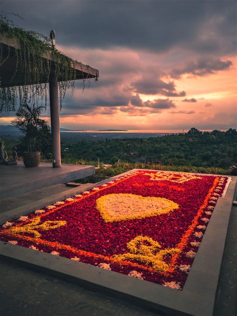 Bali Honeymoon Villas, Flower Pool, Pool Wedding Decorations, Pool Infinity, Pool Inspiration, Bali Honeymoon, Pool Wedding, Bali Vacation, Bali Beaches