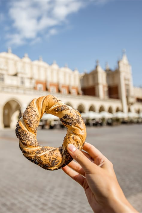 When you visit Krakow, you definitely want to try something local. Tourists love many regional dishes. In this article, you will find out what Krakow Bagel is, learn about its history, and we will show you where to get this tasty snack.🥨🥐 #Kraków #Poland #travel #food #obwarzanek Krakow Poland Aesthetic, Krakow Aesthetic, Poland Aesthetics, Polish Core, Travel 2025, Krakow Travel, Poland Food, Best Bagels, Aesthetic Image