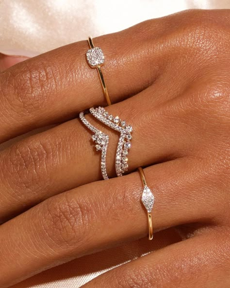 Luxury Wedding Jewelry, Hand Jewelry Rings, Jewelry Accessories Ideas, Belt Jewelry, Classy Jewelry, Expensive Jewelry, Moissanite Jewelry, Stacked Jewelry, Jewelry Lookbook