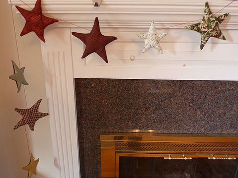 Fabric star garland tutorial Star Garland Diy, Stars Garland, Garland Tutorial, Fabric Star, Primitive Star, Diy Christmas Garland, Handmade Gifts For Friends, The Mantle, Fabric Garland