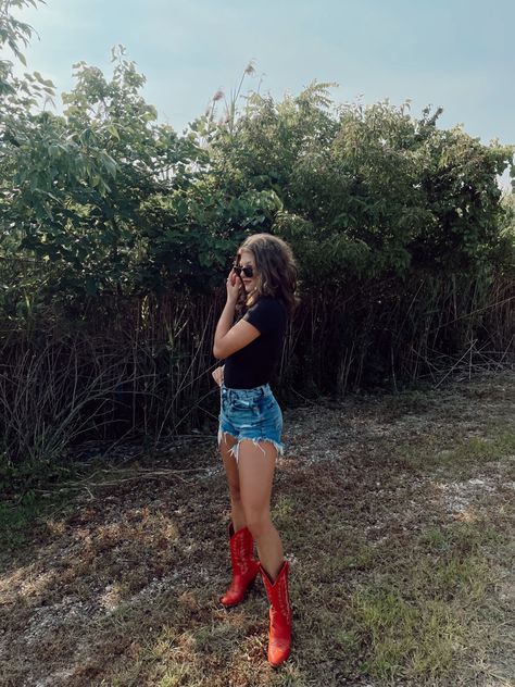 Red Boots Concert Outfit, Styling Red Cowgirl Boots, Tall Red Cowboy Boots Outfit, Red Cowgirl Boots Outfit Summer, Style Red Cowboy Boots, Outfits With Red Cowgirl Boots, Styling Red Cowboy Boots, How To Style Red Cowboy Boots, Red Rodeo Outfit