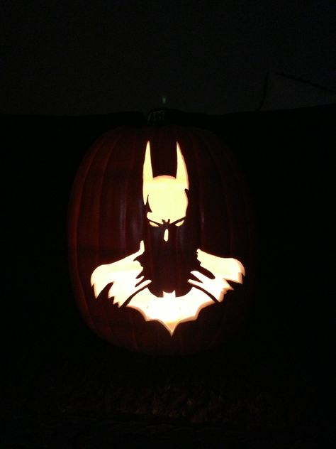 Bat Man Pumpkin Carving Ideas, Wolverine Pumpkin Carving, Iconic Pumpkin Carving Ideas, Batman Pumpkin Carving Ideas, Pumpkin Carving Ideas Star Wars, Batman Pumpkin Painting, Spiderman Pumpkin Carving, Bat Pumpkin Carving, Batman Pumpkin Carving