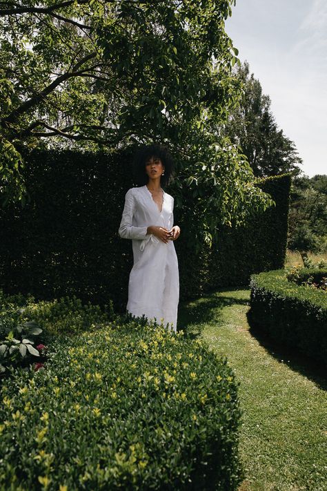 Garden Fashion Editorial, Fashion Editorial Nature, Tree Portrait, Nature Editorial, City Fashion Photography, Garden Shoot, Garden Photoshoot, Campaign Shoot, Summer Shoot