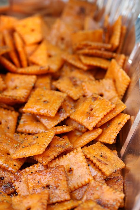 Smoked Cheez Its, Cheez Its Recipe, Grill Turkey, Cheez It Recipe, Smoker Cooking Recipes, Cheez Its, Smoker Grill Recipes, Pellet Smoker Recipes, Traeger Smoker