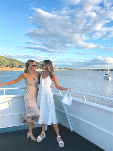 Fancy Yacht Party Outfit, Boat Dress Outfit, Yacht Day Outfit, Yatch Party Outfit Summer Classy, Yatch Party Outfit Summer, Yacht Party Dress, Yacht Attire, Boat Day Aesthetic, Yacht Dress