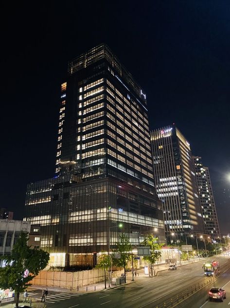 Hybe Building Aesthetic, Sm Entertainment Aesthetic, Korean Office Building, Hybe Entertainment Building, Sm Entertainment Building Interior, Company Building Aesthetic, Kpop Company Building, Kpop Entertainment Building, Seoul Penthouse