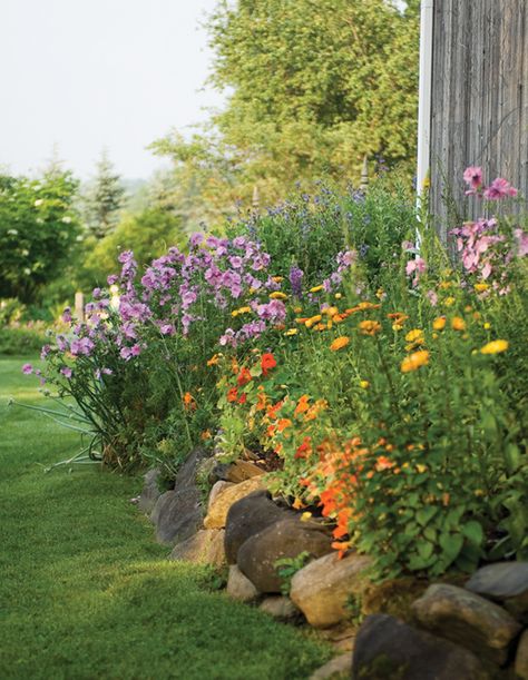 Backyard Garden Patio, Desi Design, Backyard Garden Landscape, Diy Backyard Landscaping, Backyard Garden Design, Garden Edging, Landscaping With Rocks, Garden Layout, Raised Beds