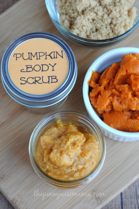 Maker Gifts, Pedicure Scrub, Pumpkin Body Scrub, Scrub Ideas, Pumpkin Scrub, Homemade Scrubs, Scrub Recipe Diy, Diy Beauty Gifts, Scrub Diy