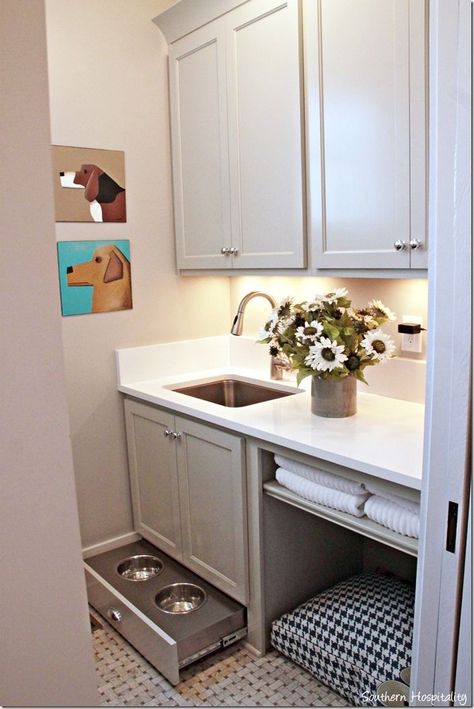 Laundry Room Storage Shelves, Cats Food, Small Laundry Room Organization, Room Storage Diy, Dog Spaces, Mudroom Laundry Room, Interior Vintage, Dog Rooms, Small Laundry Room