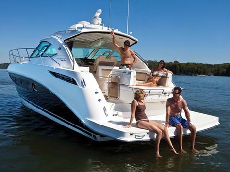 como se ven navegando asi por el Parana.. Big Boats, Sea Ray Boat, Small Yachts, Cruiser Boat, Motor Boat, Cabin Cruiser, Deck Boat, Boat Life, Yacht Rental